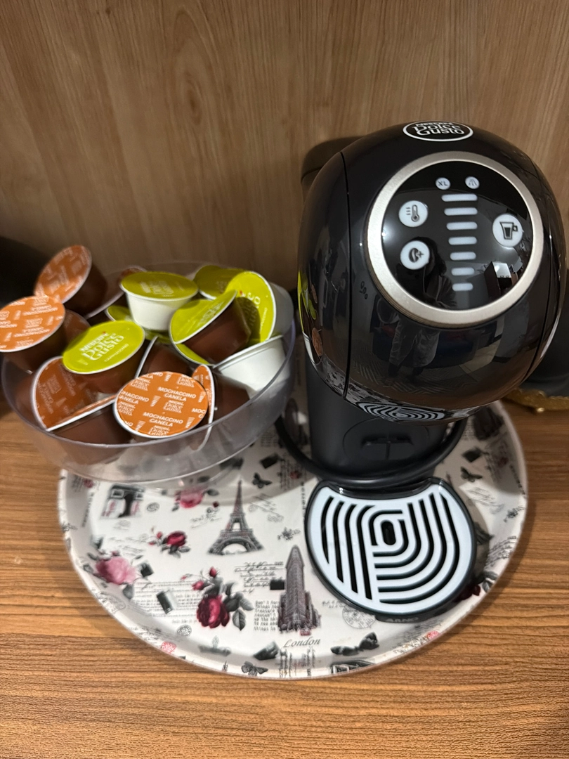Cafeteira Dolce Gusto Genio S Plus DGS2 Preta Arno
