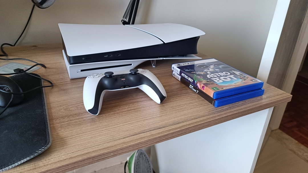Console Playstation 5 Sony 1Tb Slim Disk com Jogos Astro Bot e Console Playstation 5 Sony 1Tb Slim Disk com Jogos Astro Bot e