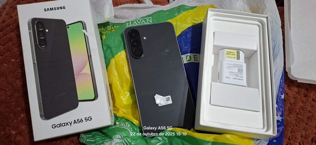 Samsung Galaxy A56 5G グレー　本体 Celular Samsung Galaxy A56 5G 256Gb 8Gb Câmera Tripla - Cinza